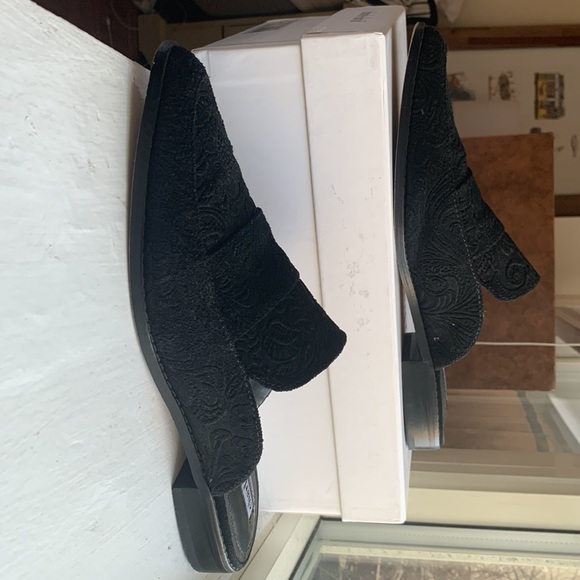 Charles David Porter Slip Ons Embossed Suede - Picture 3 of 4